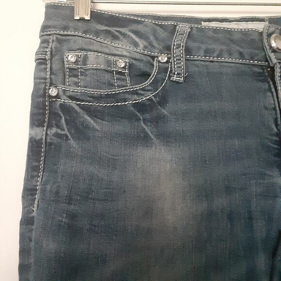 Denim Womans Jeans Contemporary Medium Wash Distressed Blue Size 10 - Picture 2 of 13